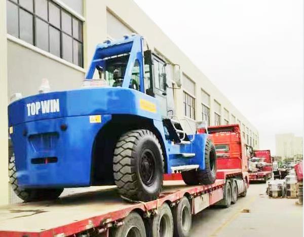 Carretilla elevadora para almacenamiento de barcos